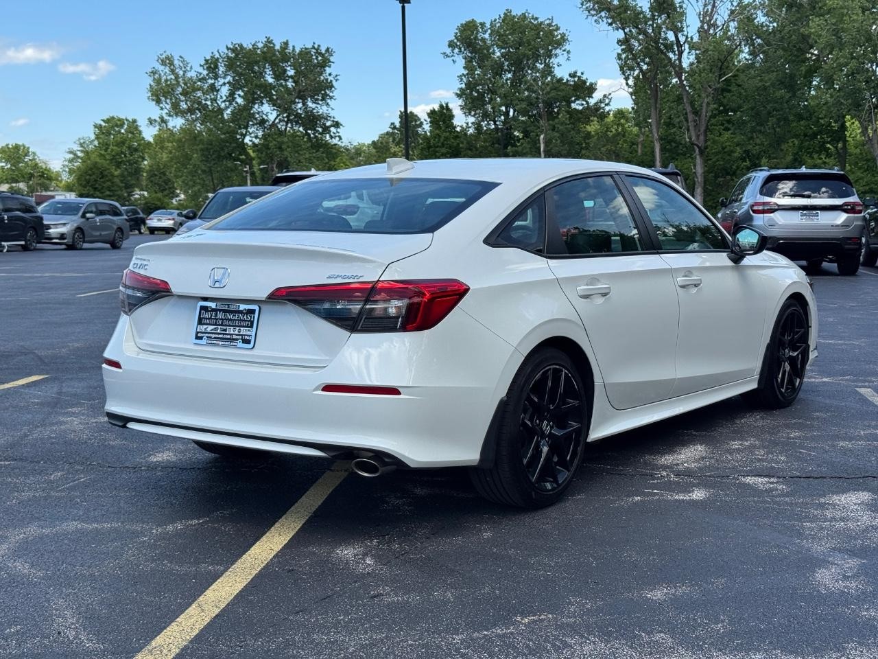 Honda Civic Sedan Vehicle Full-screen Gallery Image 04