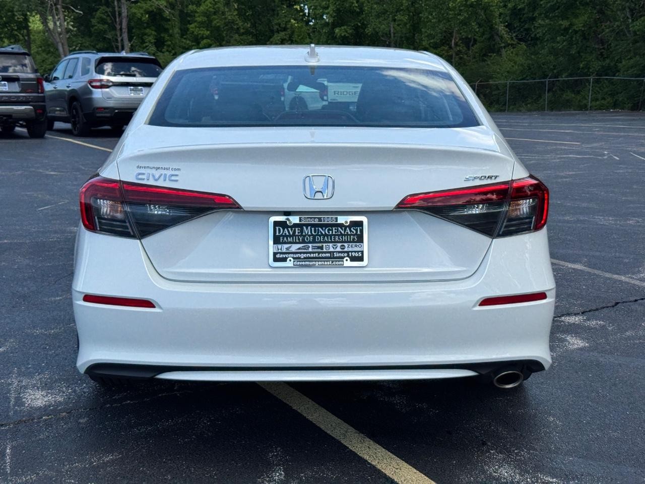 Honda Civic Sedan Vehicle Full-screen Gallery Image 06