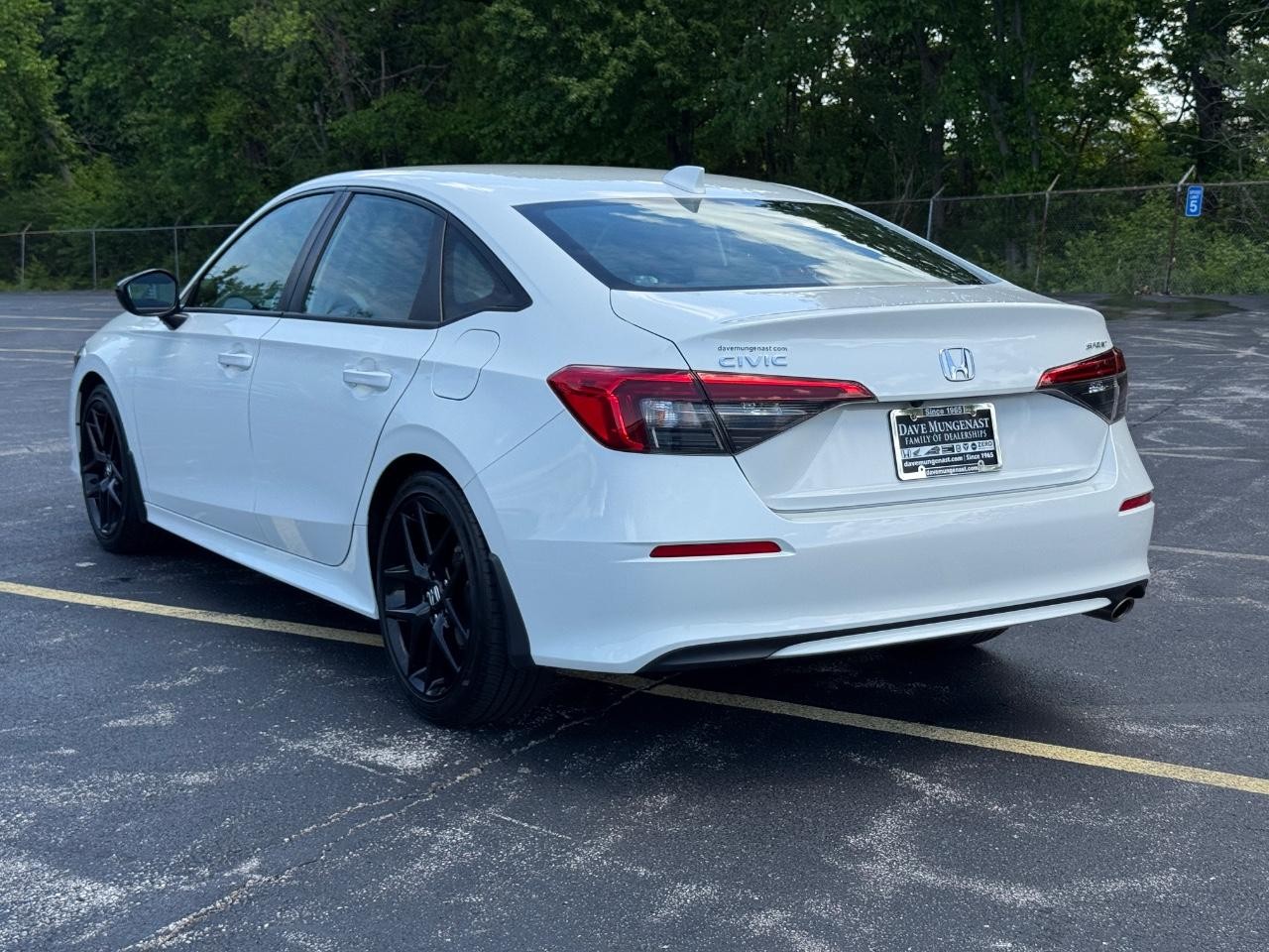Honda Civic Sedan Vehicle Full-screen Gallery Image 07