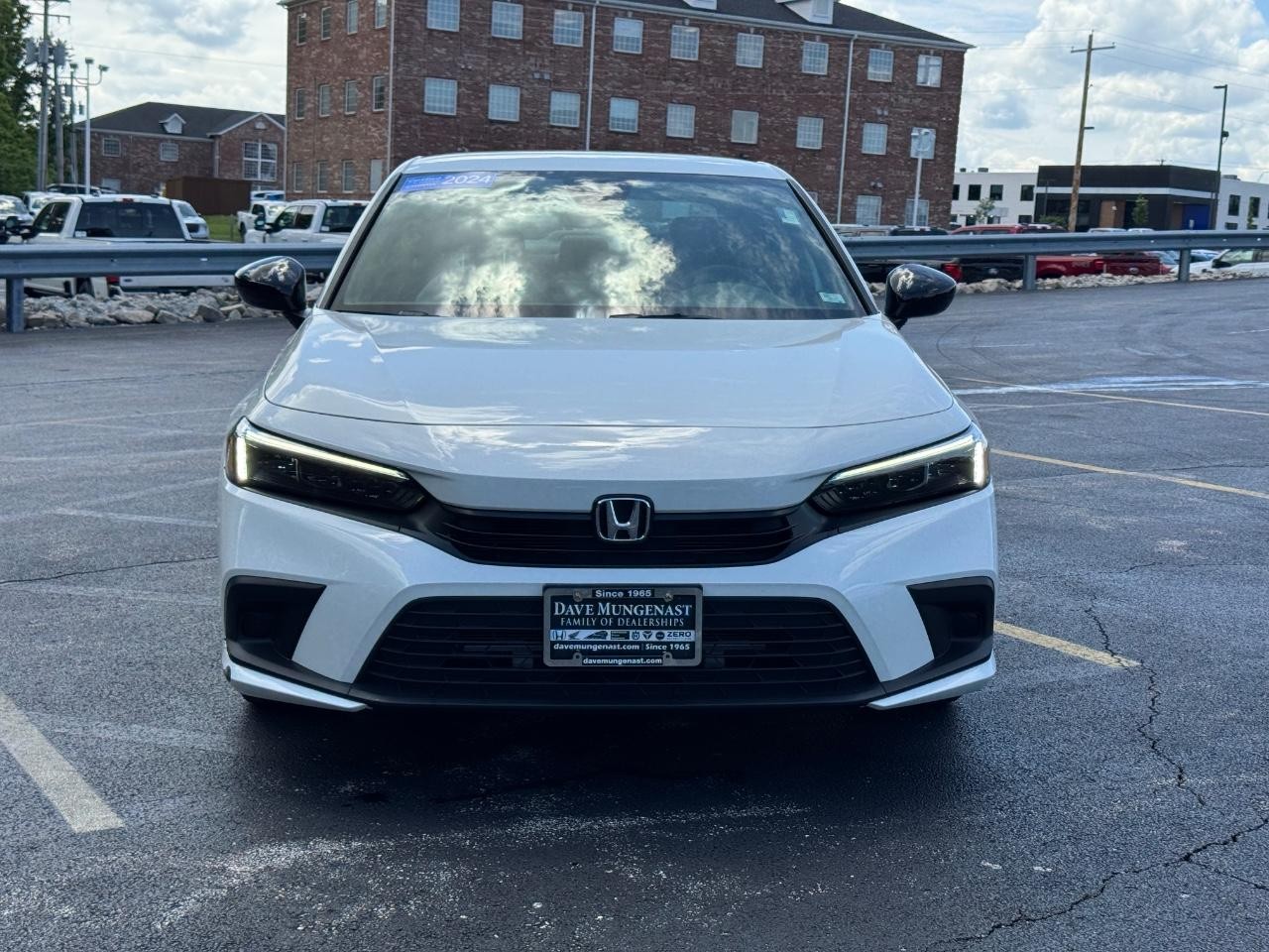 Honda Civic Sedan Vehicle Full-screen Gallery Image 10