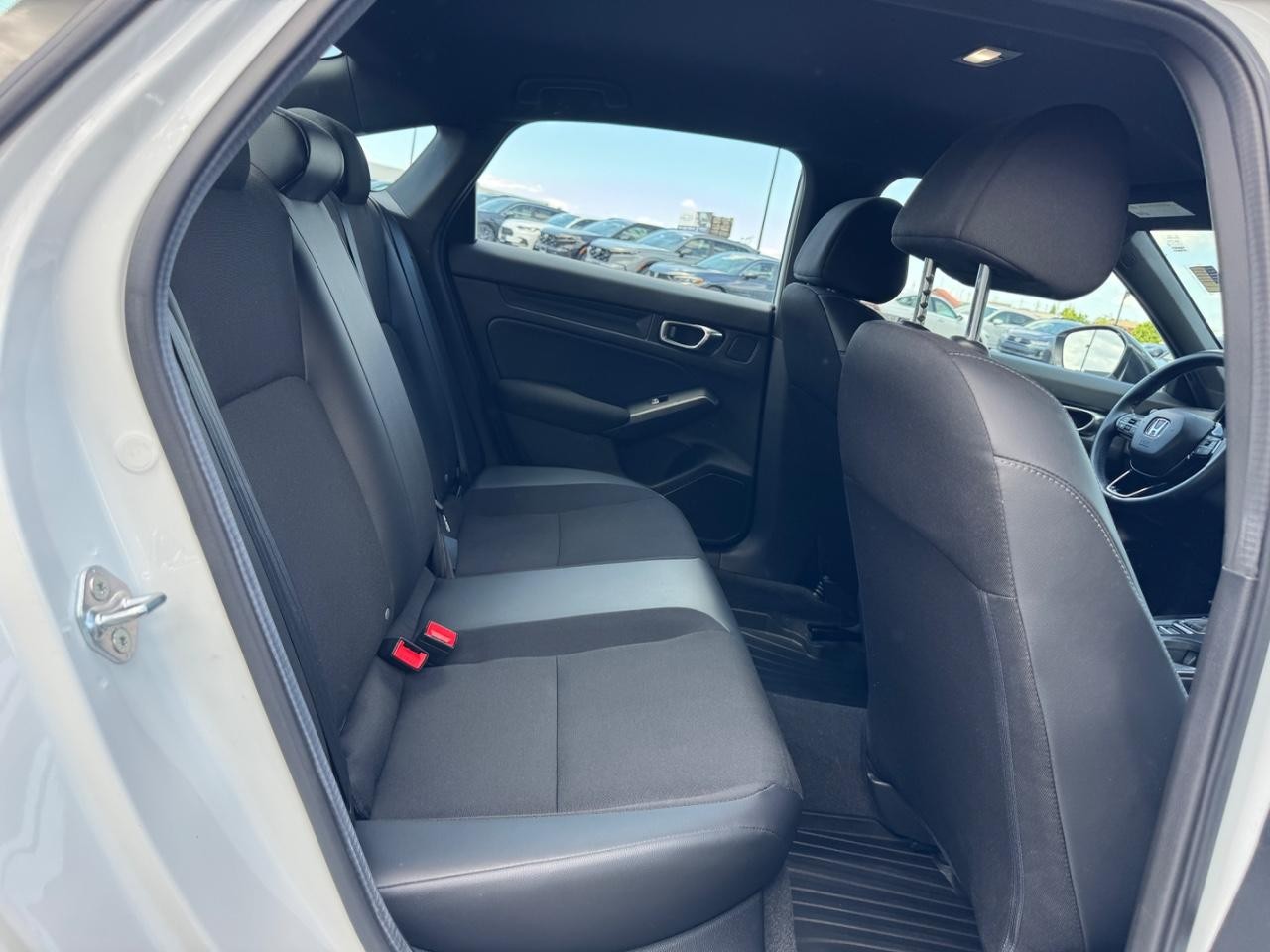 Honda Civic Sedan Vehicle Full-screen Gallery Image 11