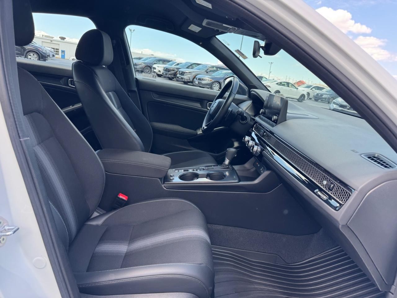 Honda Civic Sedan Vehicle Full-screen Gallery Image 17