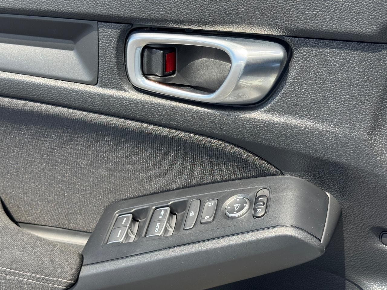 Honda Civic Sedan Vehicle Full-screen Gallery Image 24