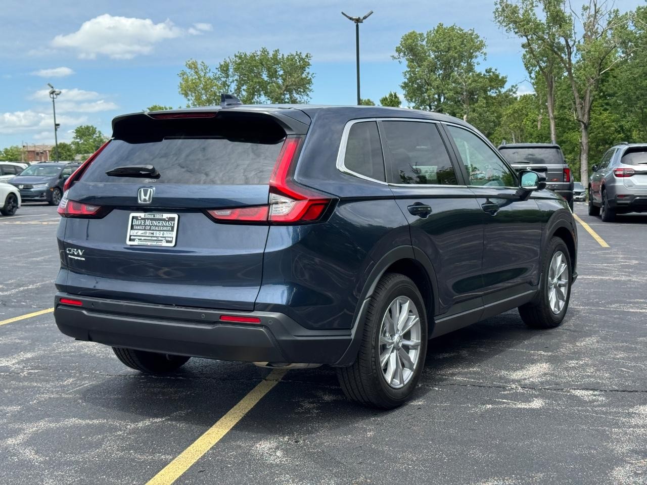 Honda CR-V Vehicle Full-screen Gallery Image 04