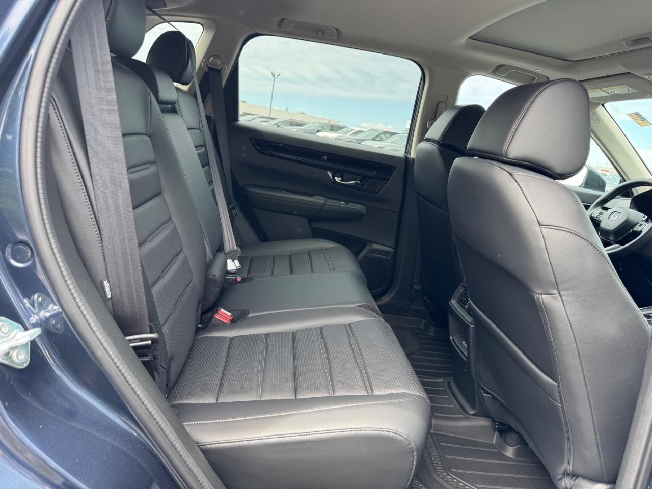 Honda CR-V Vehicle Full-screen Gallery Image 16