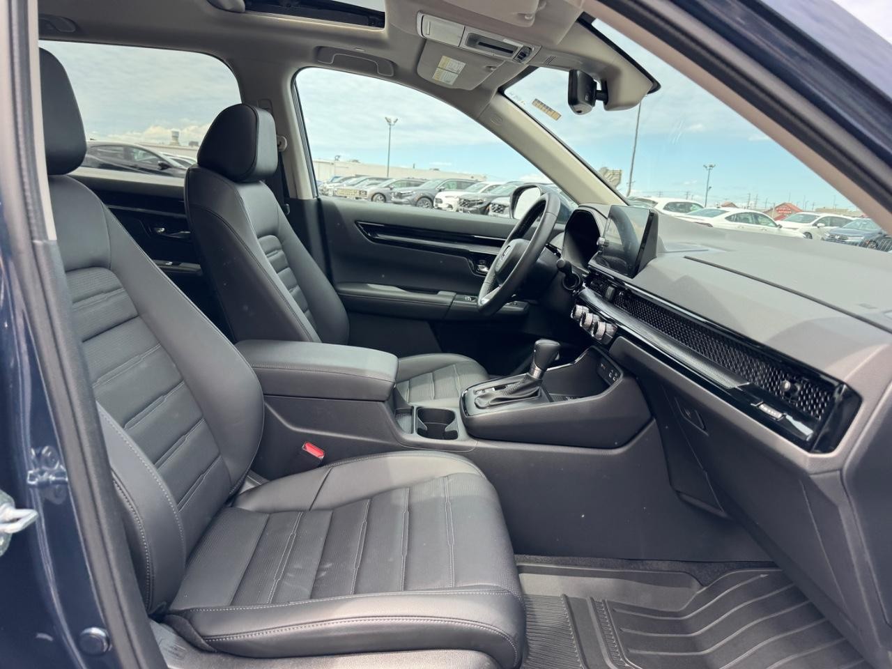 Honda CR-V Vehicle Full-screen Gallery Image 23