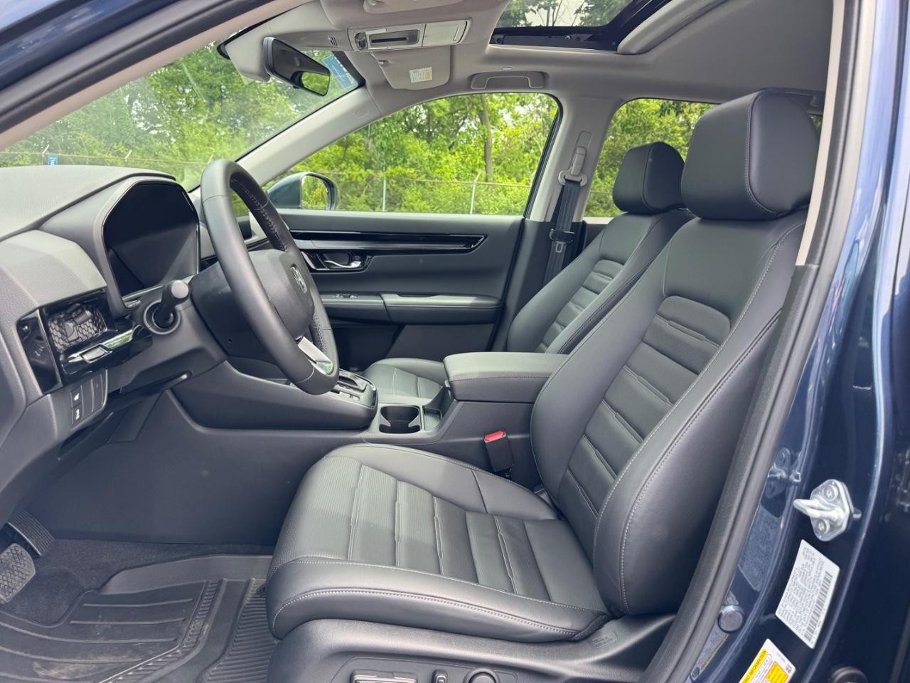 Honda CR-V Vehicle Full-screen Gallery Image 24