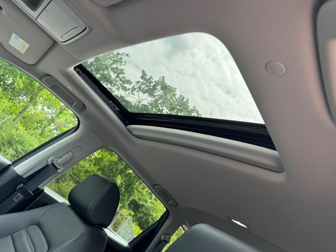 Honda CR-V Vehicle Full-screen Gallery Image 25