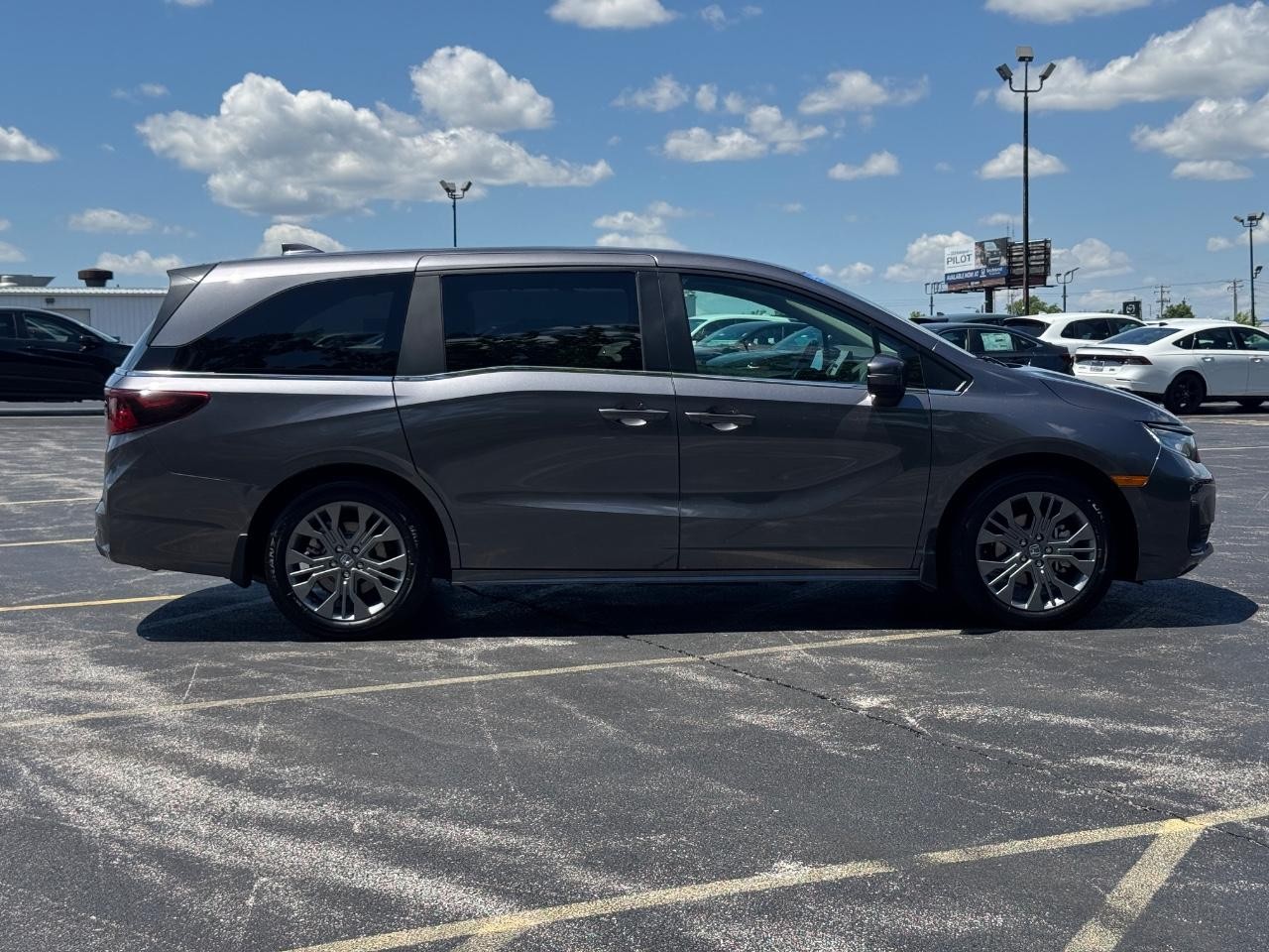 Honda Odyssey Vehicle Full-screen Gallery Image 03