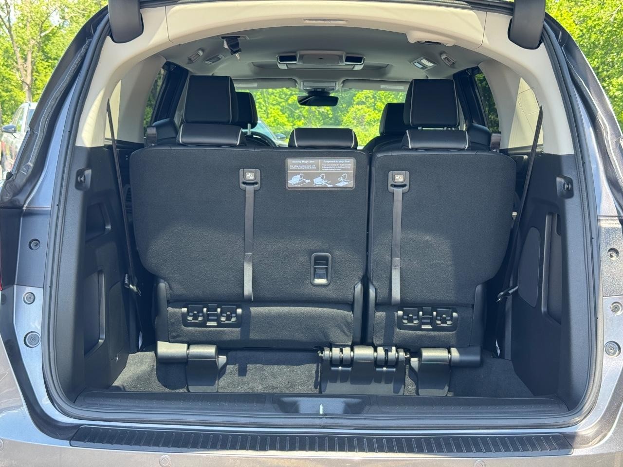 Honda Odyssey Vehicle Full-screen Gallery Image 05