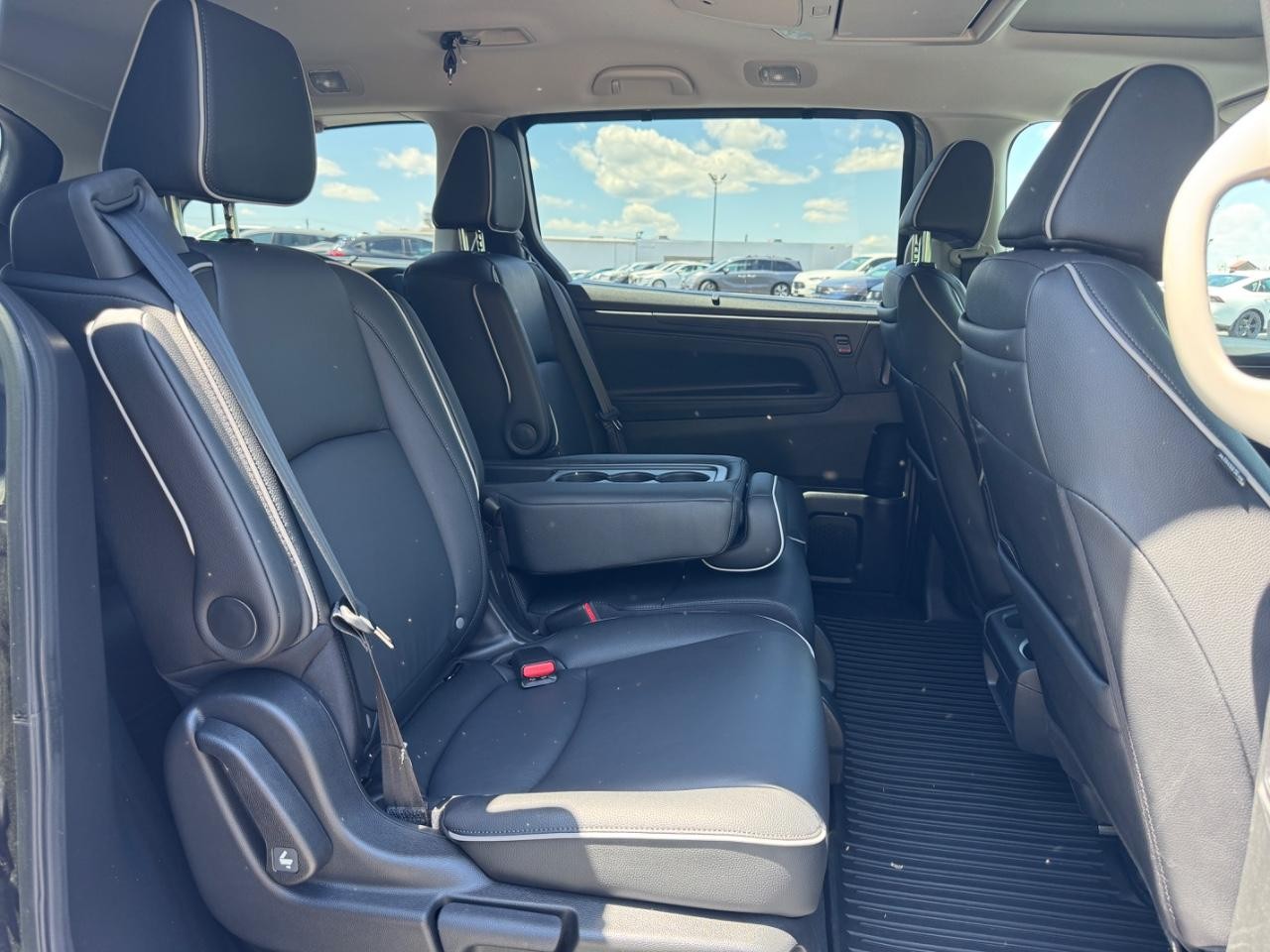Honda Odyssey Vehicle Full-screen Gallery Image 11