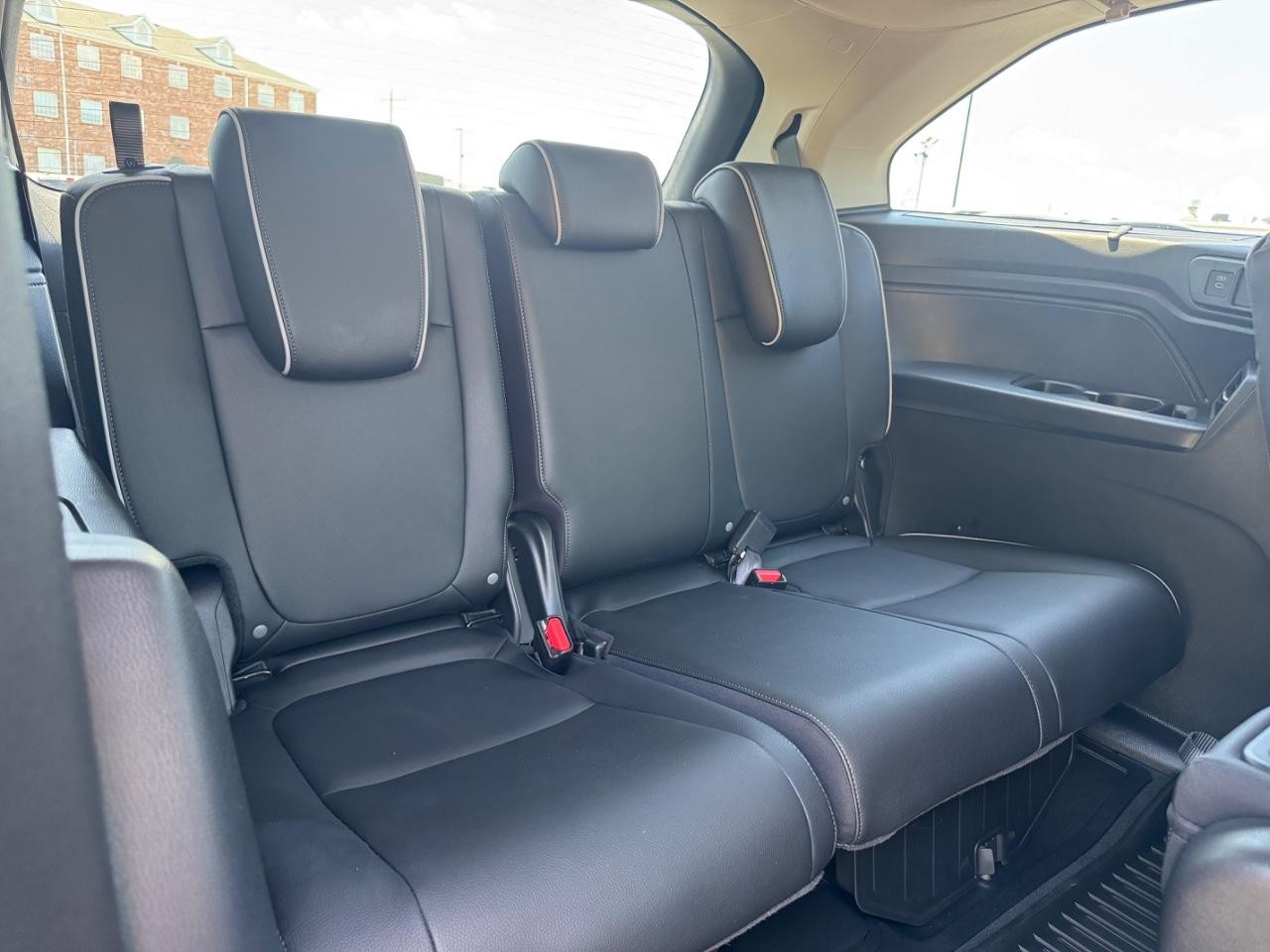 Honda Odyssey Vehicle Full-screen Gallery Image 12