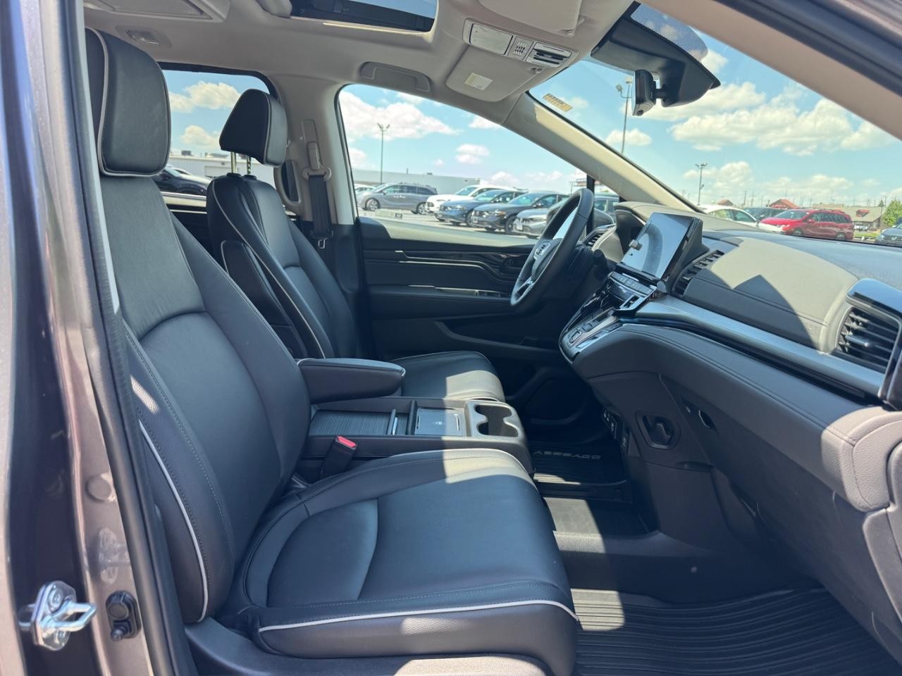Honda Odyssey Vehicle Full-screen Gallery Image 19