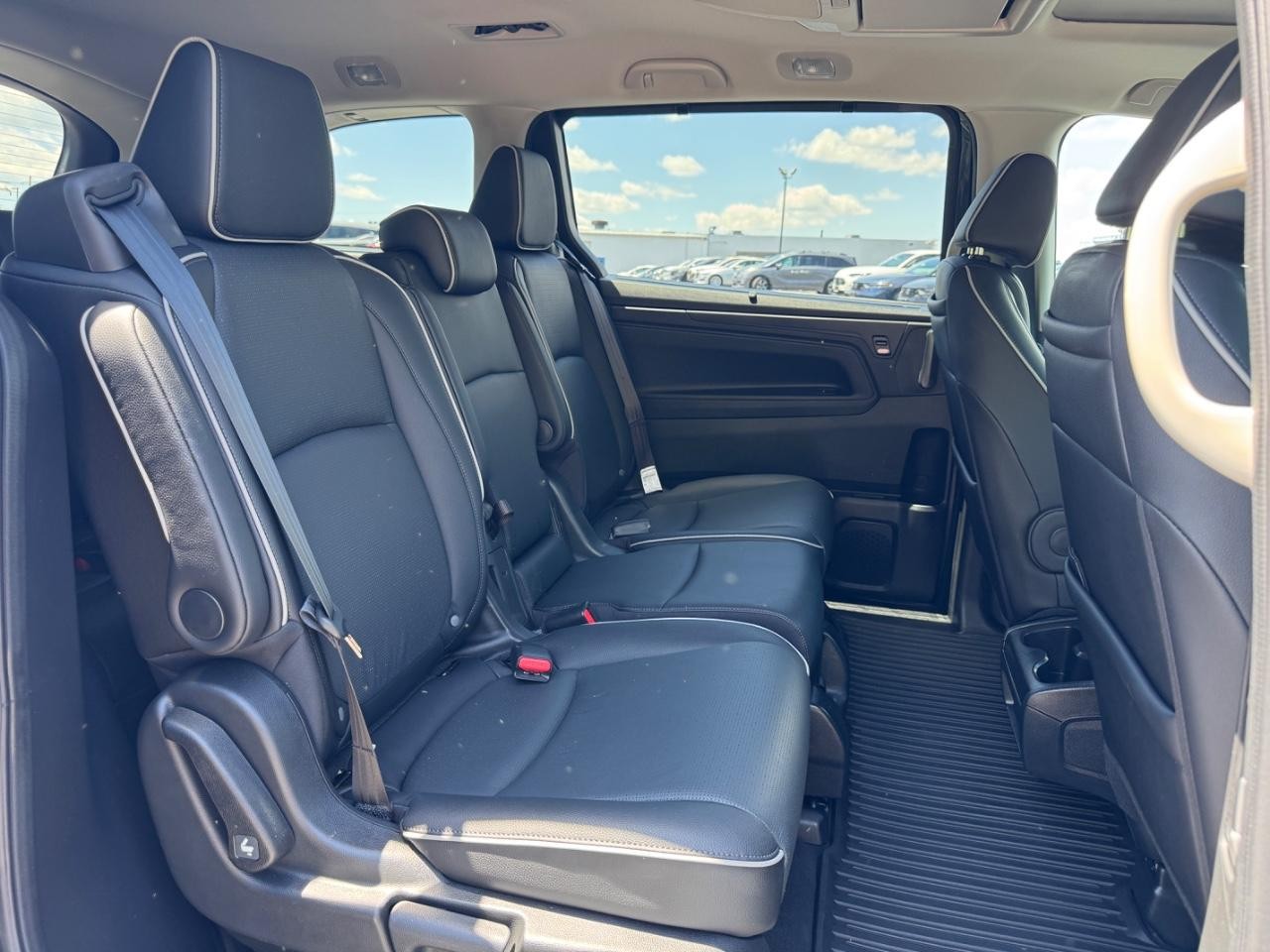 Honda Odyssey Vehicle Full-screen Gallery Image 11