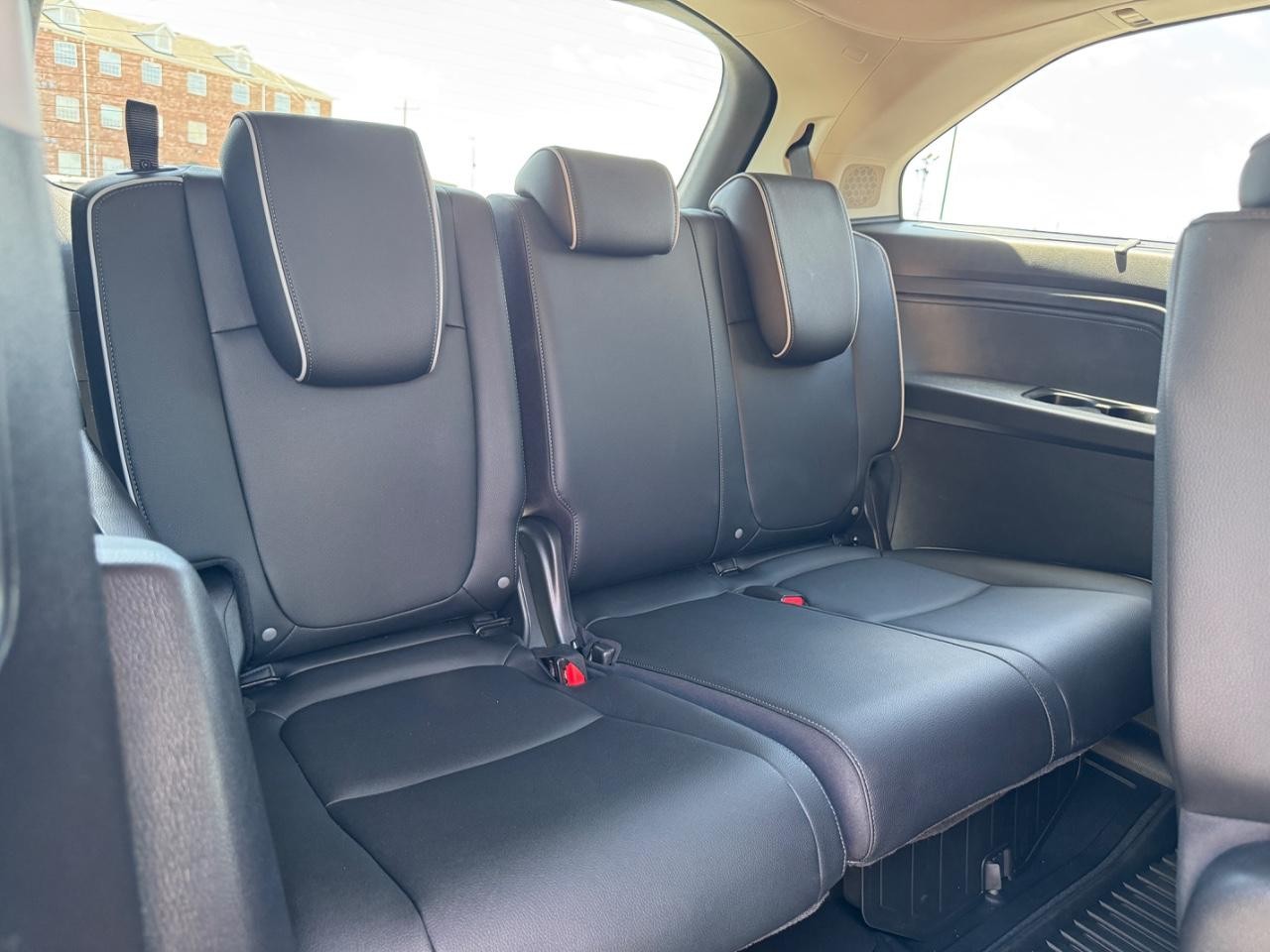 Honda Odyssey Vehicle Full-screen Gallery Image 12