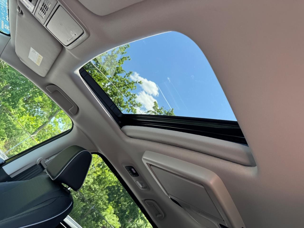 Honda Odyssey Vehicle Full-screen Gallery Image 21