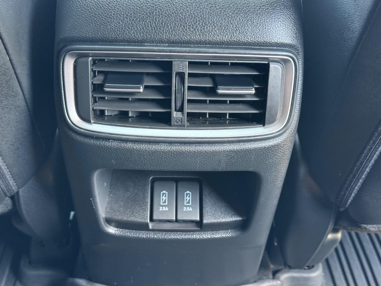 Honda CR-V Vehicle Full-screen Gallery Image 16