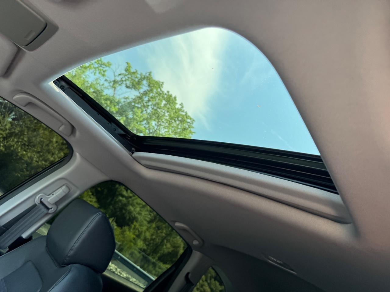 Honda CR-V Vehicle Full-screen Gallery Image 19