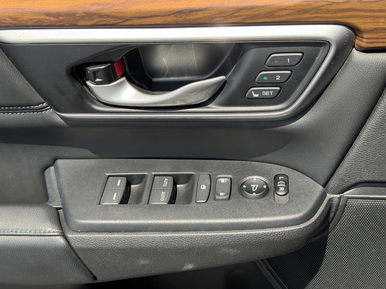 Honda CR-V Vehicle Full-screen Gallery Image 26