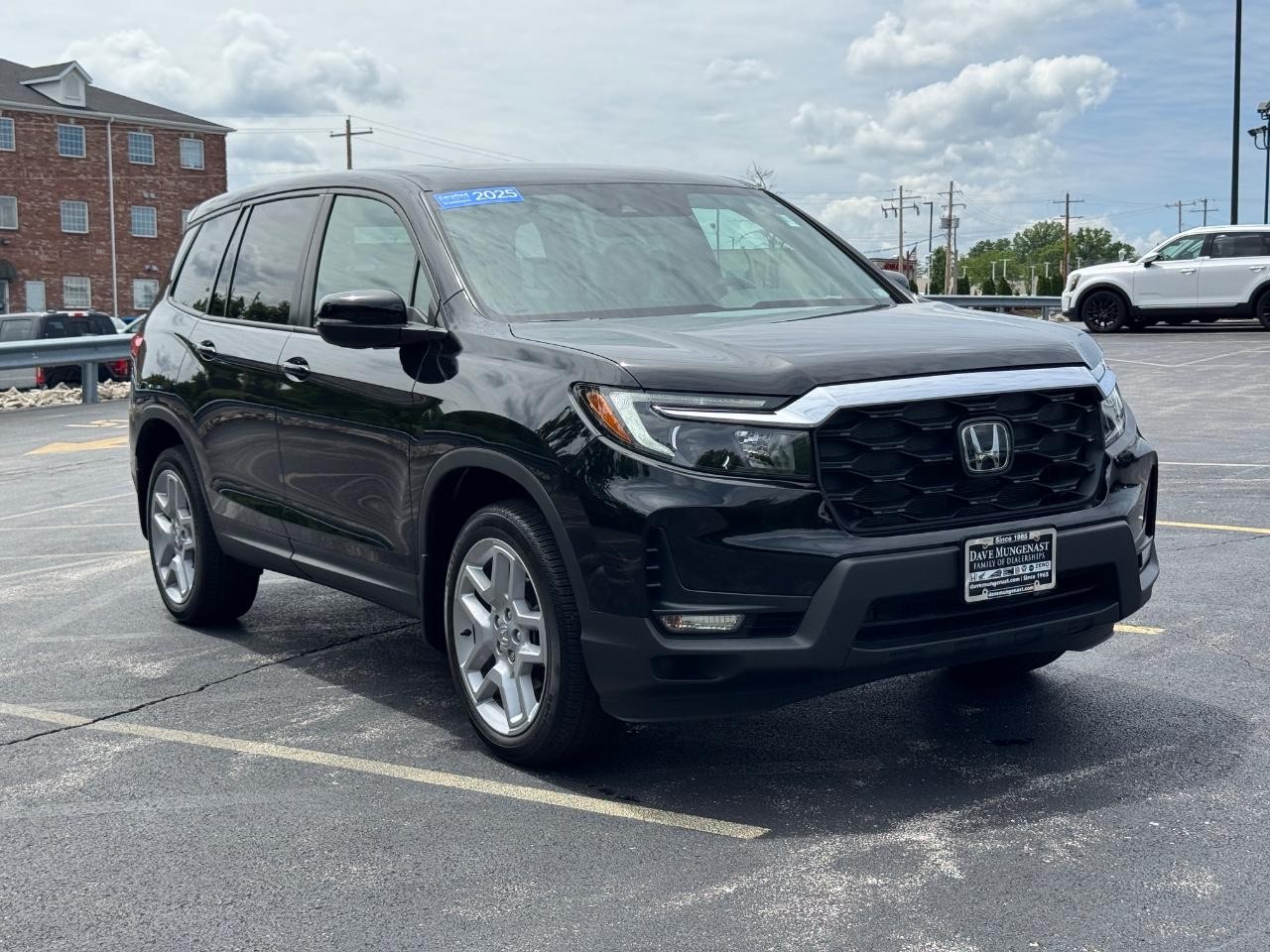 Honda Passport Vehicle Full-screen Gallery Image 02
