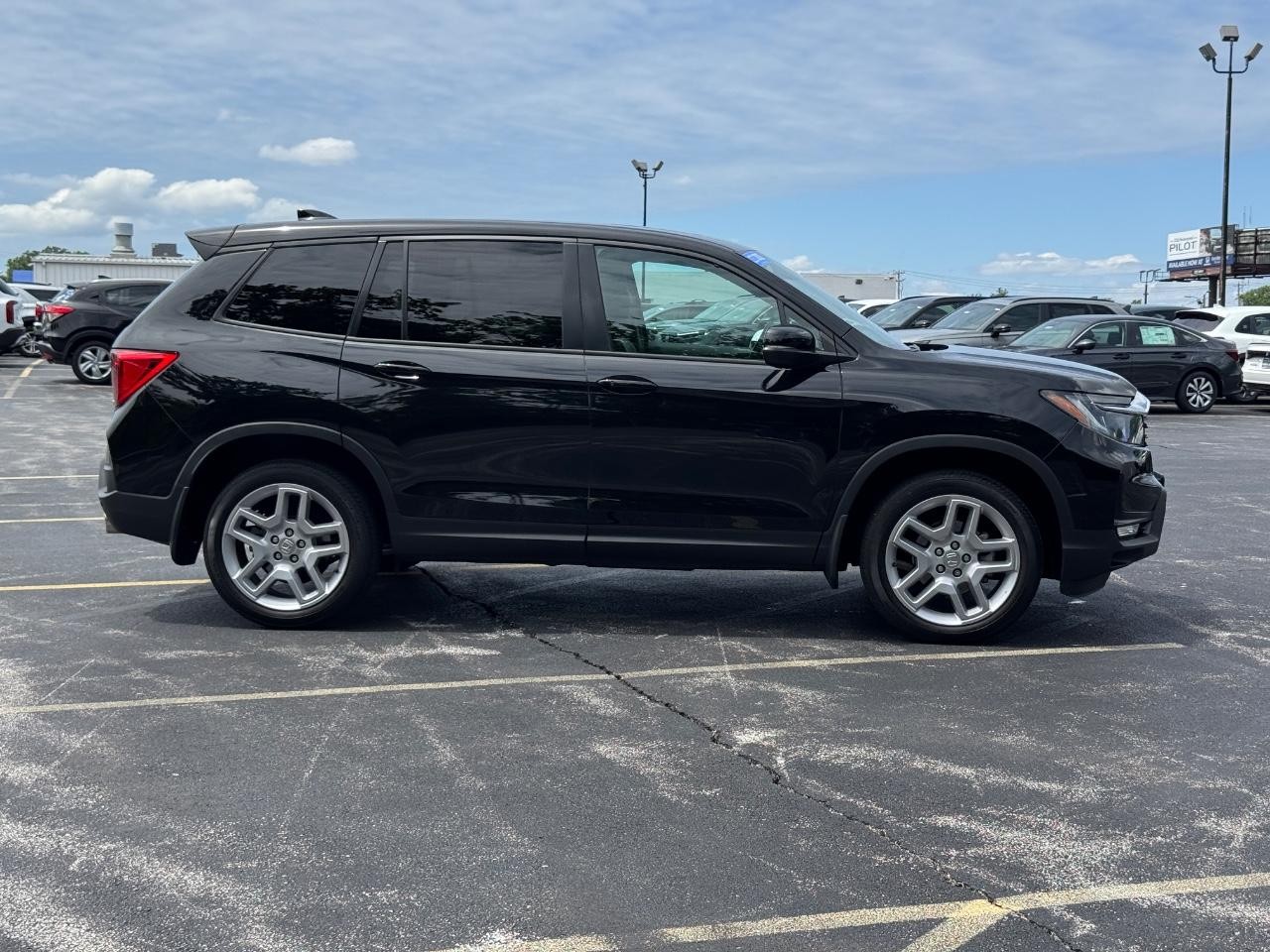 Honda Passport Vehicle Full-screen Gallery Image 03