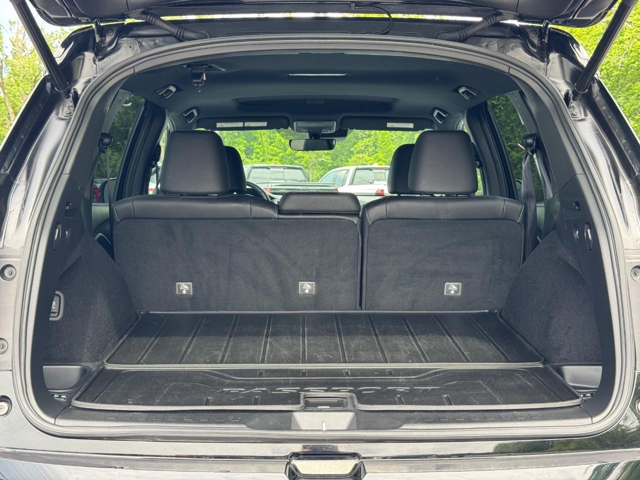 Honda Passport Vehicle Full-screen Gallery Image 05