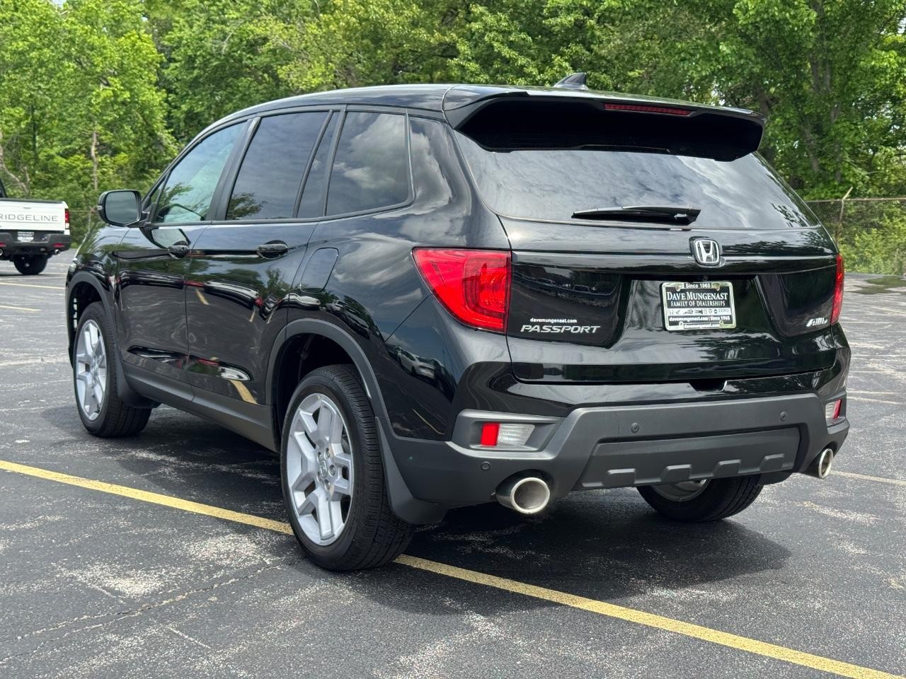 Honda Passport Vehicle Full-screen Gallery Image 07