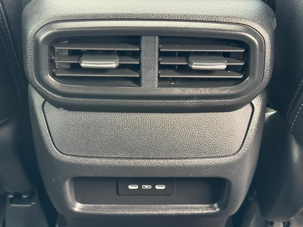 Honda Passport Vehicle Full-screen Gallery Image 17