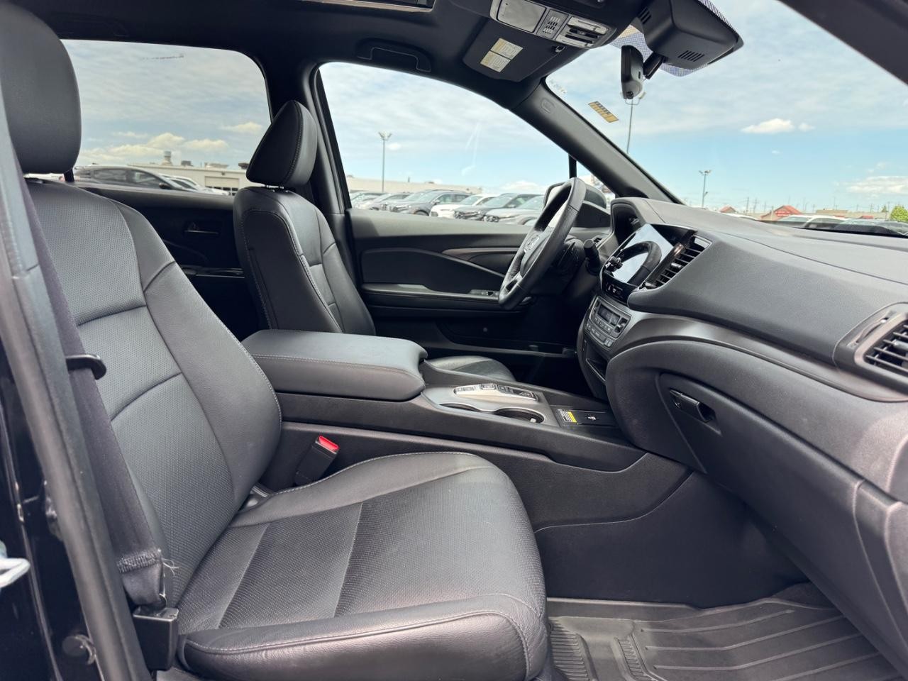 Honda Passport Vehicle Full-screen Gallery Image 18