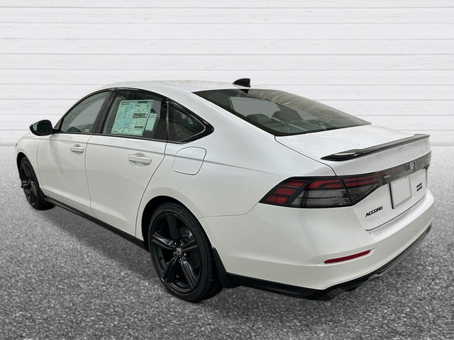 Honda Accord Hybrid Vehicle Full-screen Gallery Image 04