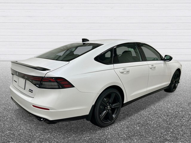 Honda Accord Hybrid Vehicle Full-screen Gallery Image 06