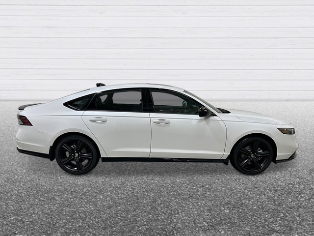 Honda Accord Hybrid Vehicle Full-screen Gallery Image 07