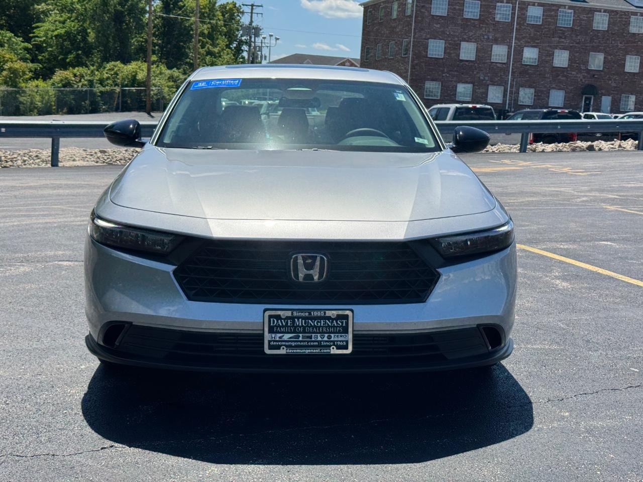 Honda Accord Sedan Vehicle Full-screen Gallery Image 10