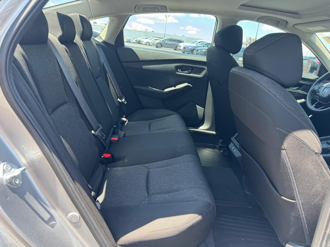Honda Accord Sedan Vehicle Full-screen Gallery Image 11