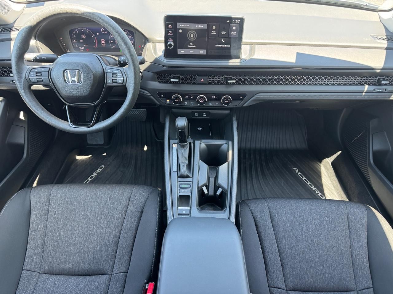 Honda Accord Sedan Vehicle Full-screen Gallery Image 12