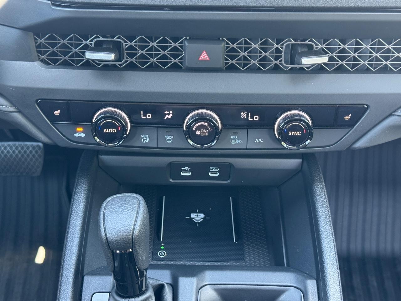 Honda Accord Sedan Vehicle Full-screen Gallery Image 15
