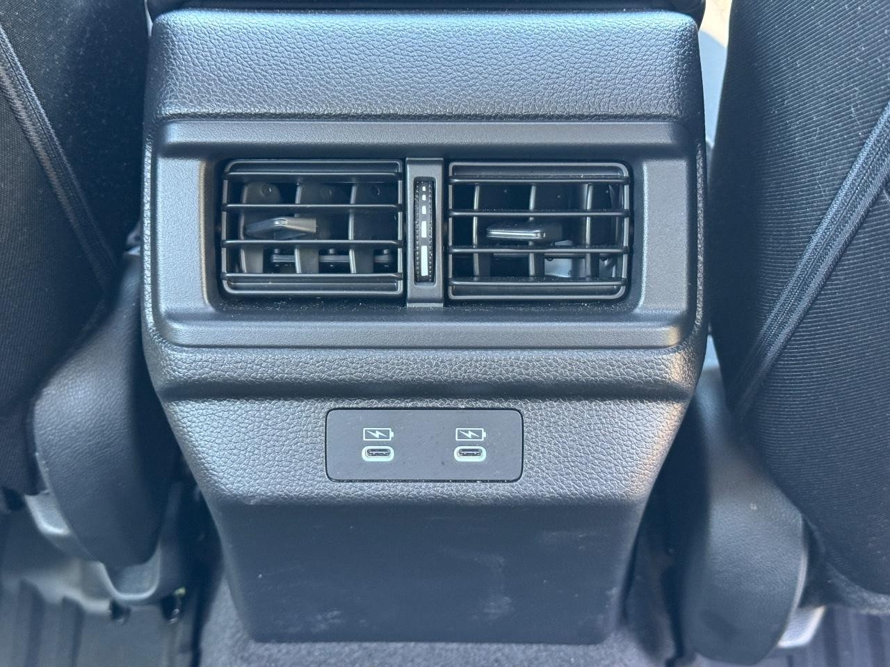 Honda Accord Sedan Vehicle Full-screen Gallery Image 17