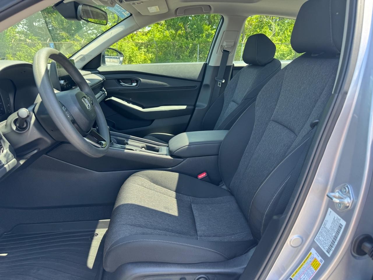 Honda Accord Sedan Vehicle Full-screen Gallery Image 19