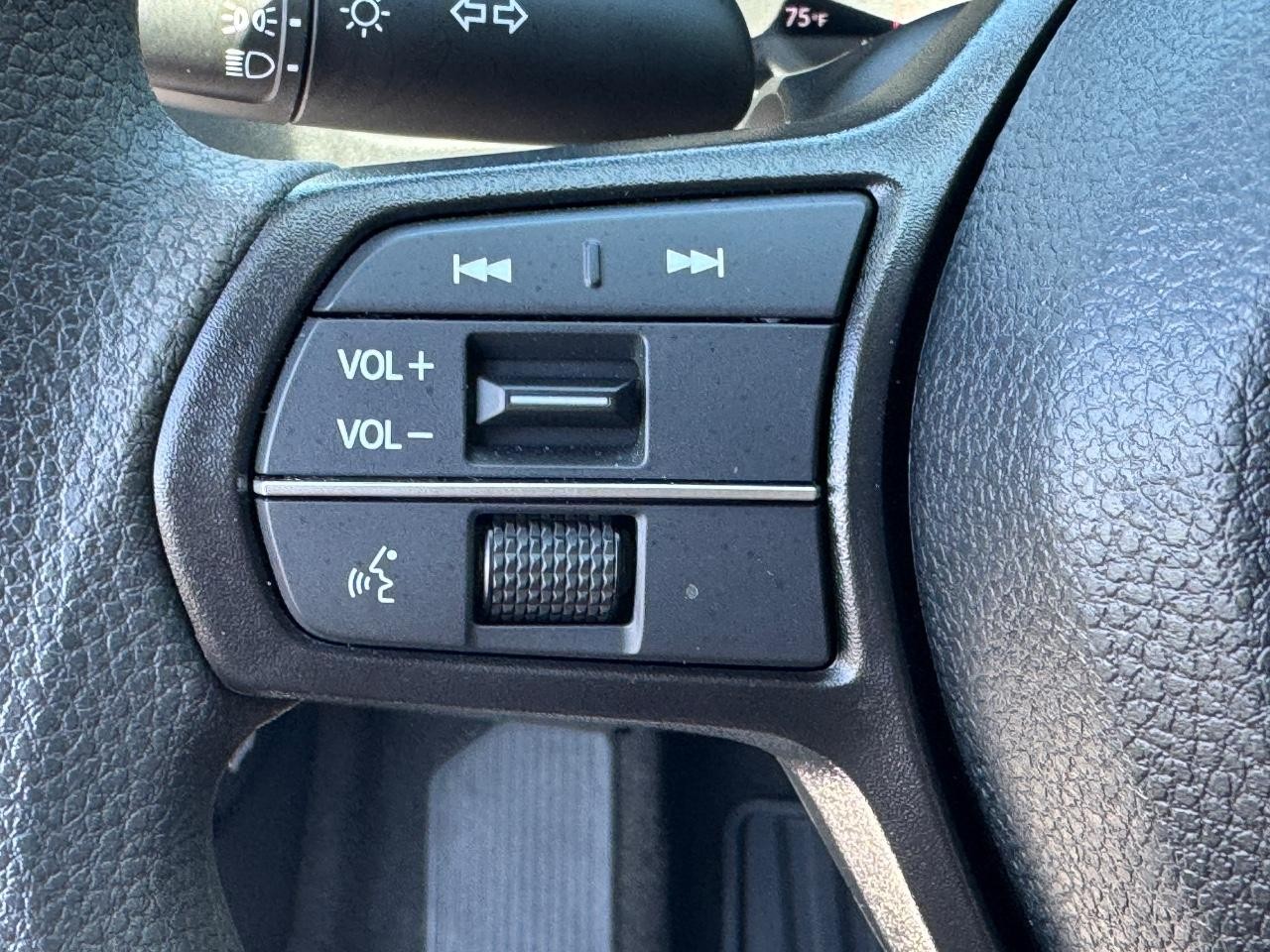 Honda Accord Sedan Vehicle Full-screen Gallery Image 22