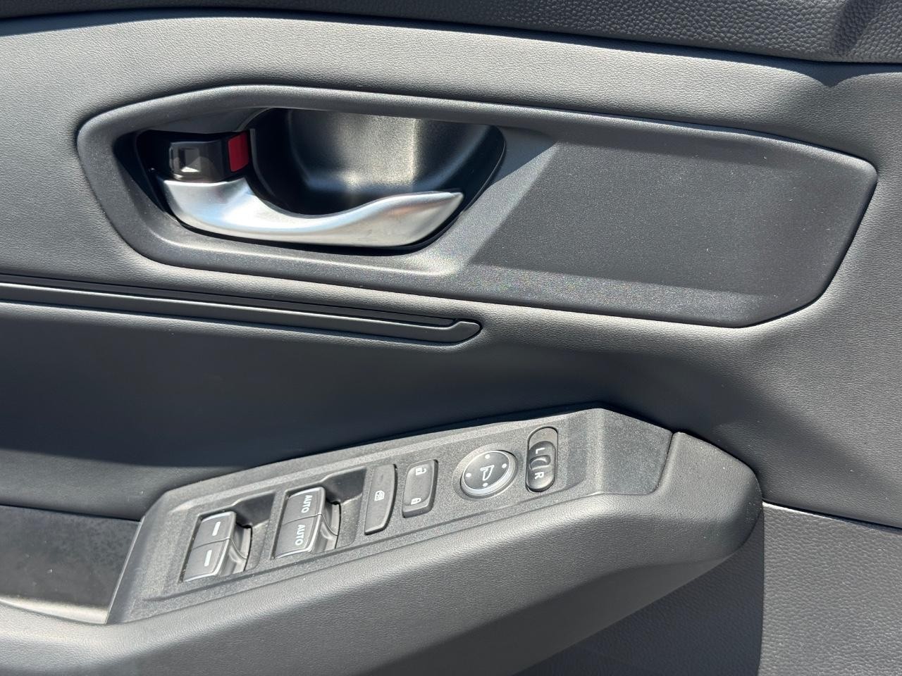 Honda Accord Sedan Vehicle Full-screen Gallery Image 25