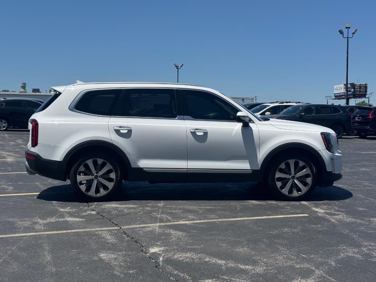 Kia Telluride Vehicle Full-screen Gallery Image 03