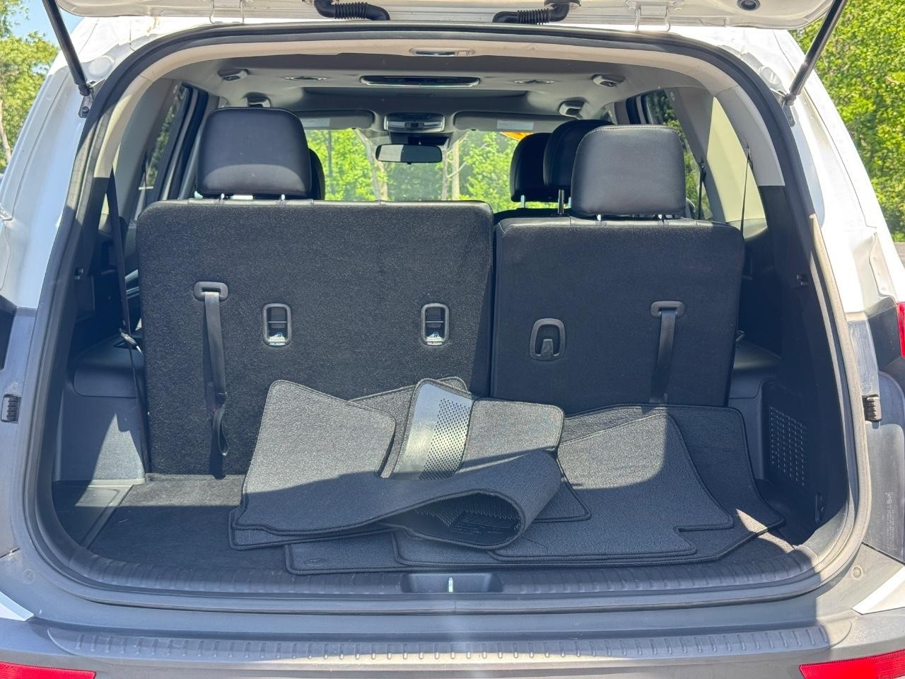 Kia Telluride Vehicle Full-screen Gallery Image 05