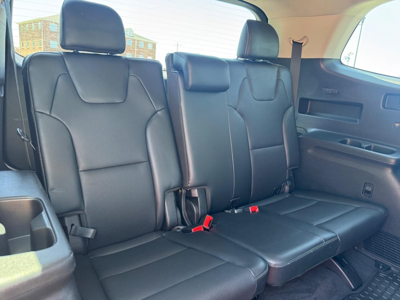 Kia Telluride Vehicle Full-screen Gallery Image 11