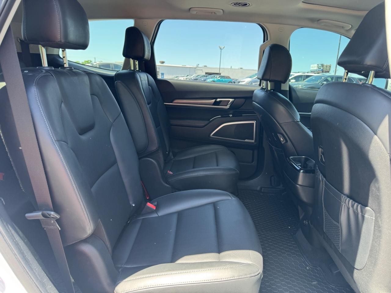 Kia Telluride Vehicle Full-screen Gallery Image 12