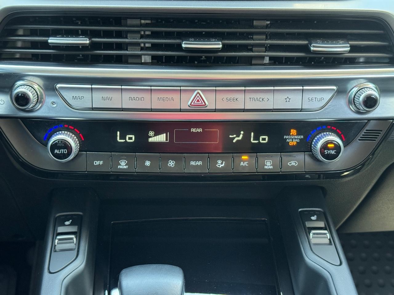 Kia Telluride Vehicle Full-screen Gallery Image 16