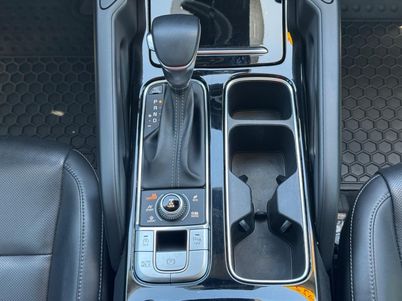 Kia Telluride Vehicle Full-screen Gallery Image 17