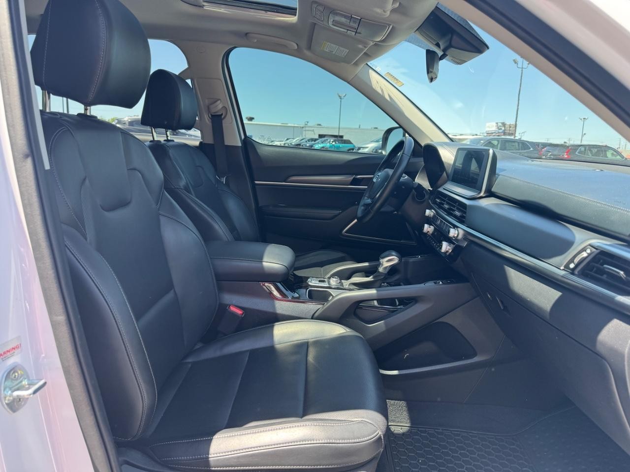 Kia Telluride Vehicle Full-screen Gallery Image 18