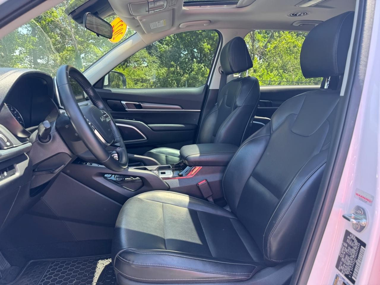 Kia Telluride Vehicle Full-screen Gallery Image 19