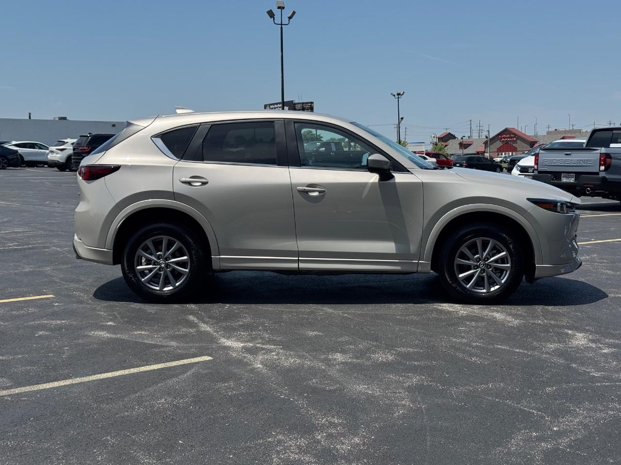 Mazda CX-5 Vehicle Full-screen Gallery Image 03