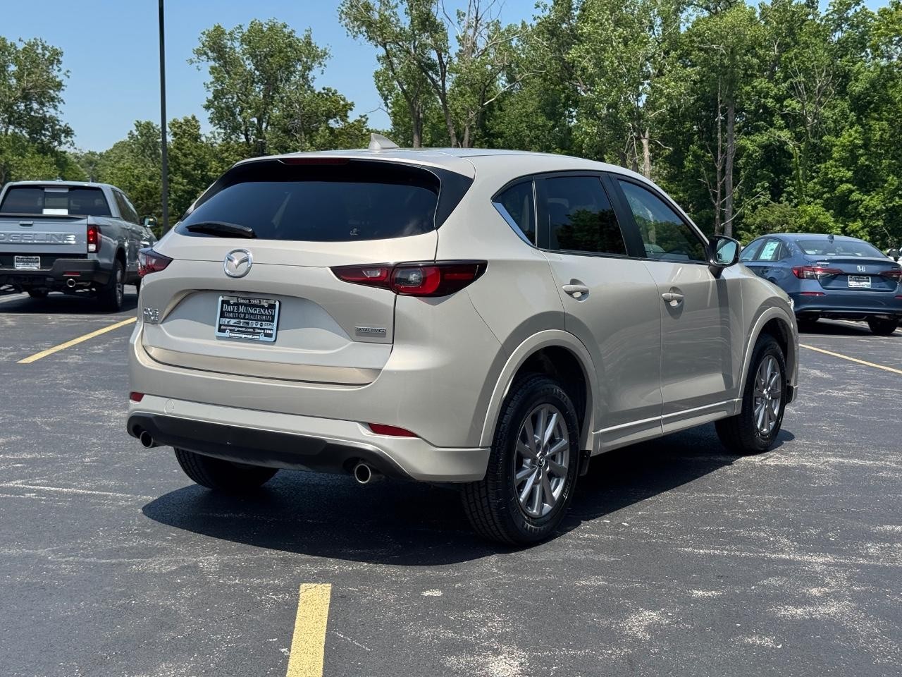 Mazda CX-5 Vehicle Full-screen Gallery Image 04